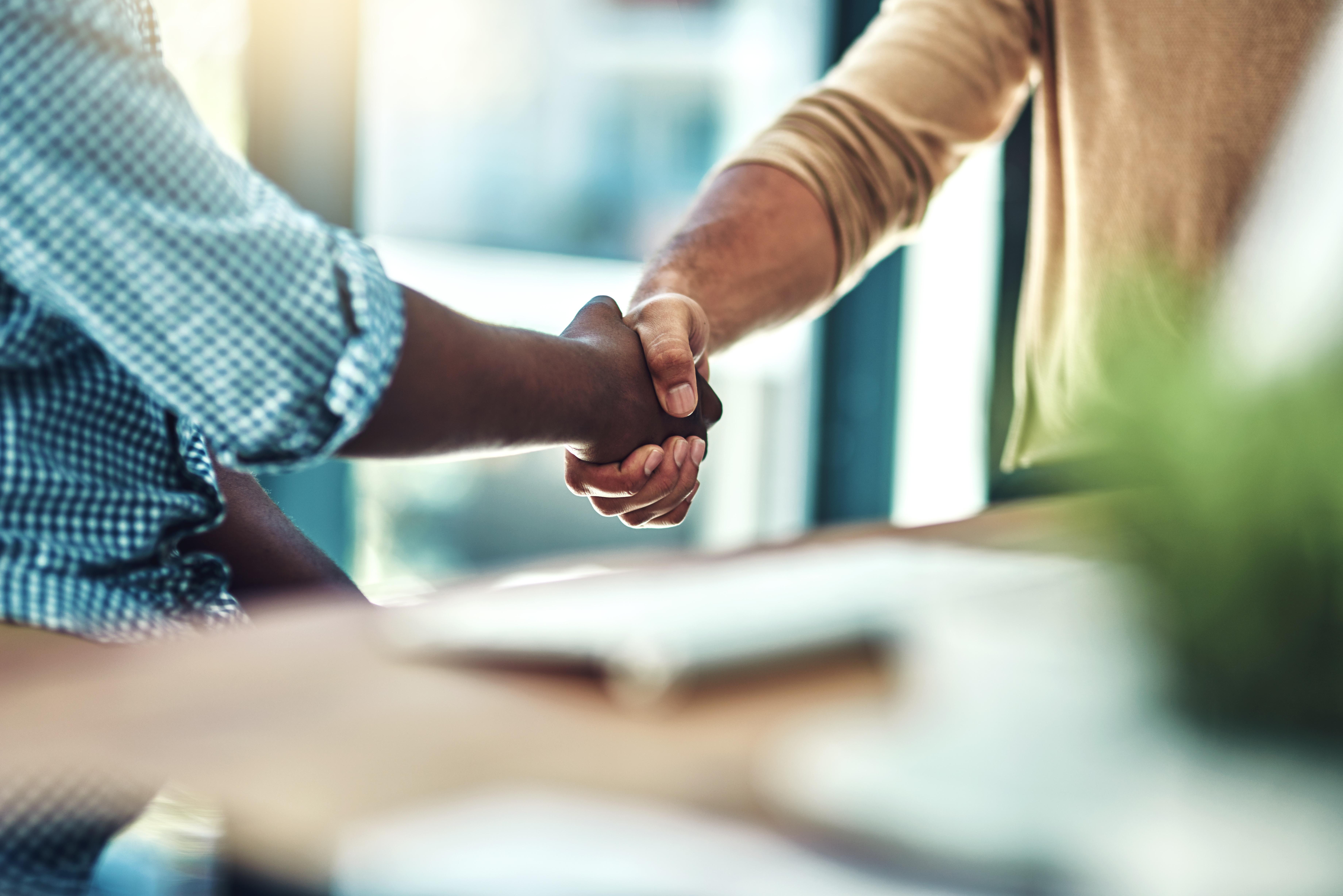 A photo of two people haking hands